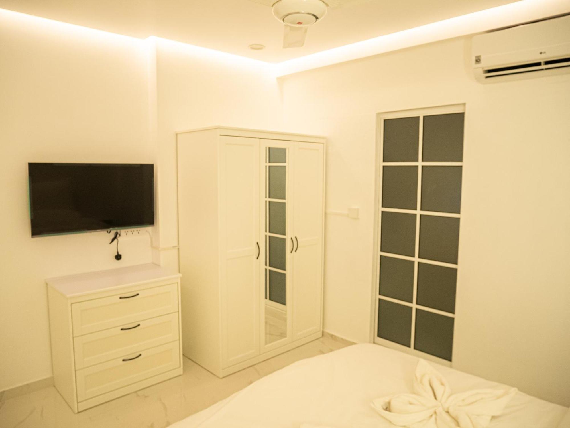 Beachfront Apartment Male Exterior foto