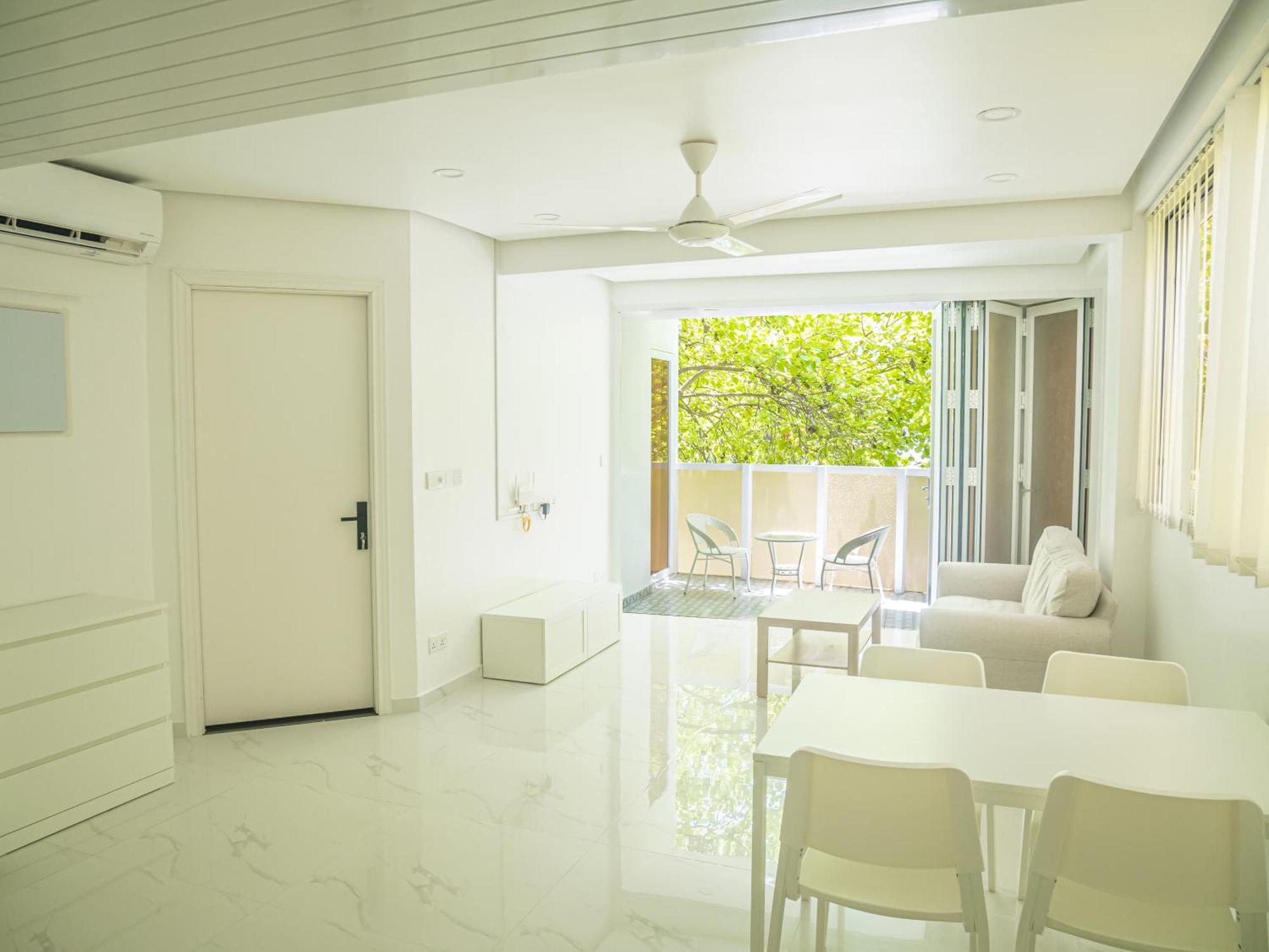 Beachfront Apartment Male Exterior foto